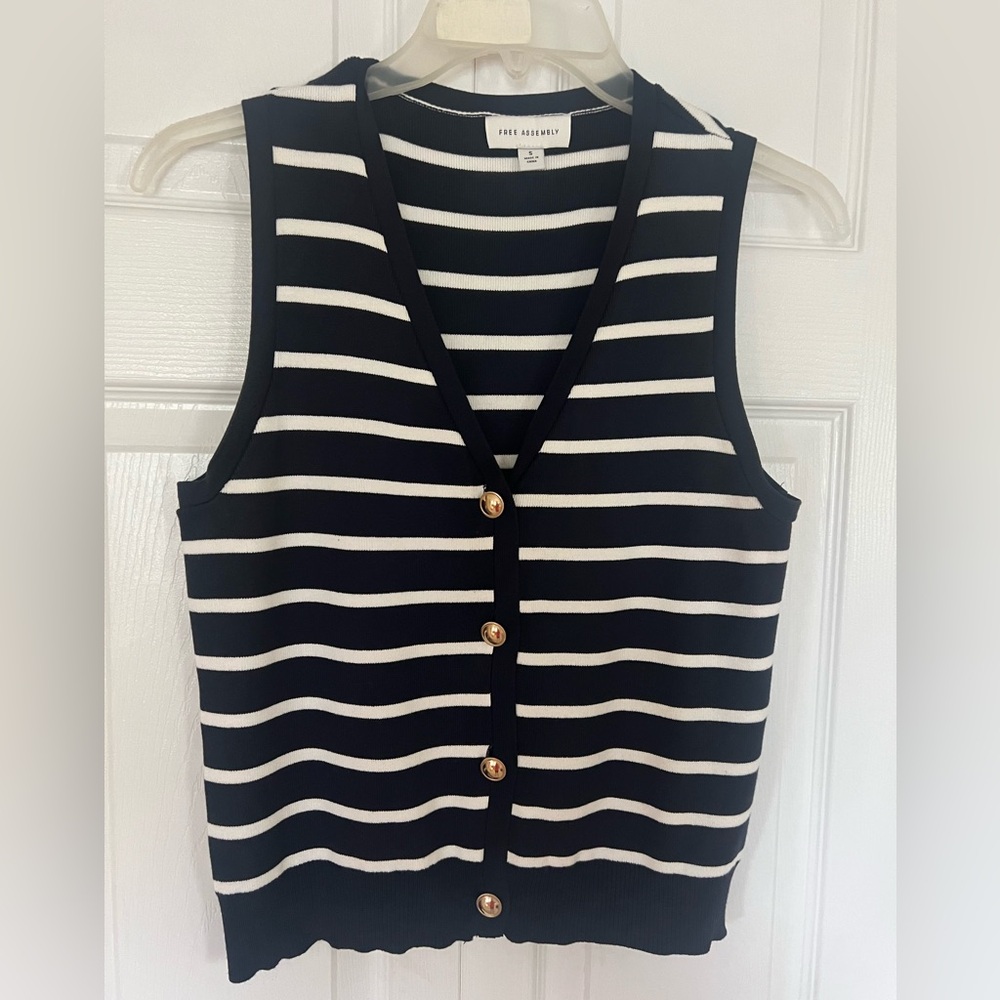 Chic Striped Black and White Tank Top/Vest
